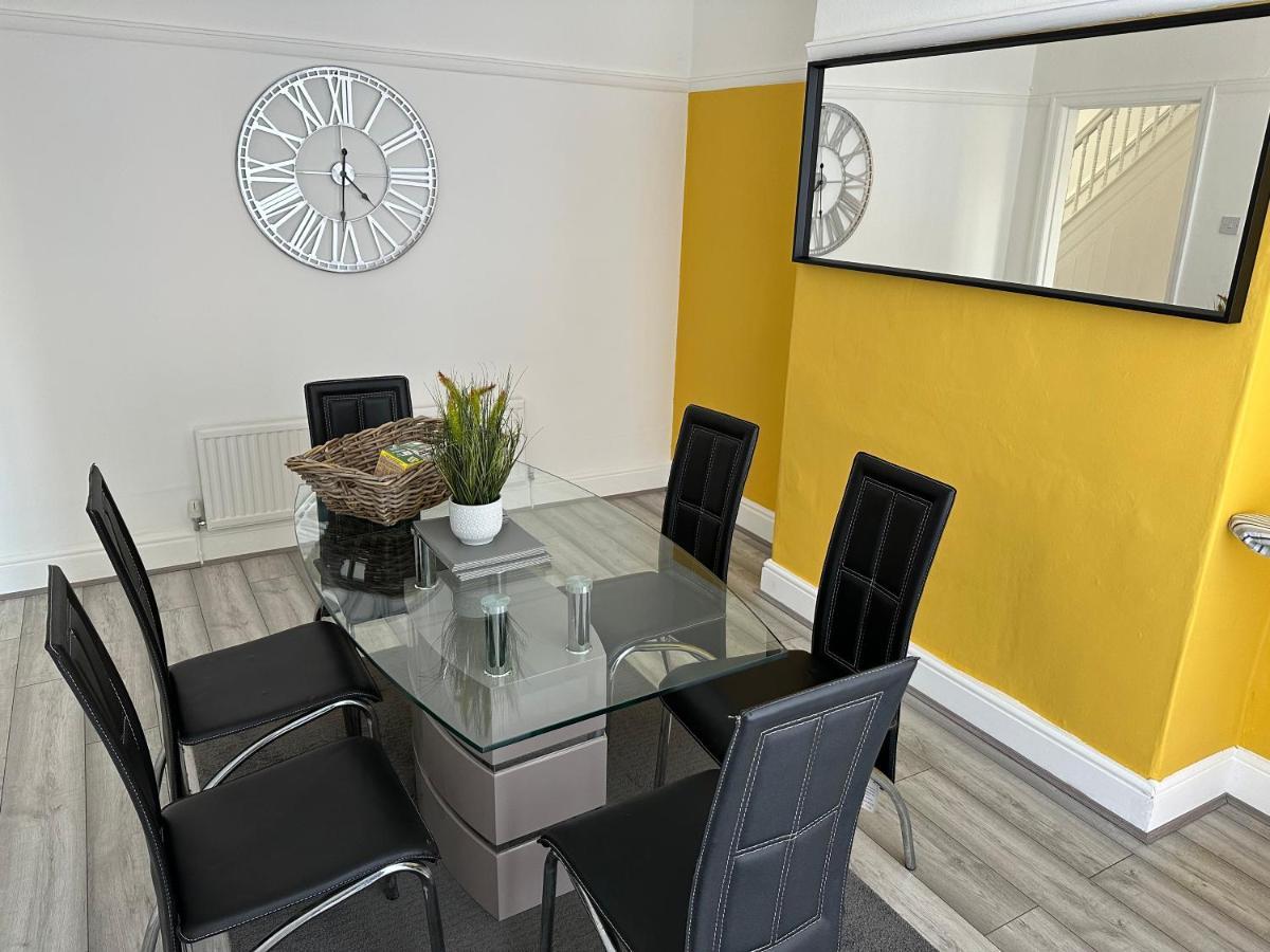 Special Rate For Bookings More Than 7 Nights, Warm Spacious Contractor House Near Liverpool City Centre Sleeps 8 Kitchen & Dining Room, Washing Machine Dış mekan fotoğraf