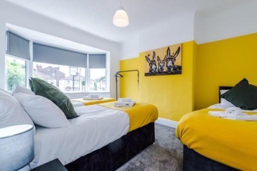 Special Rate For Bookings More Than 7 Nights, Warm Spacious Contractor House Near Liverpool City Centre Sleeps 8 Kitchen & Dining Room, Washing Machine Dış mekan fotoğraf